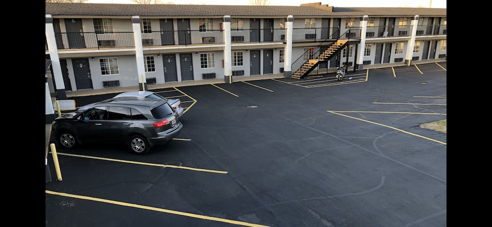 Deluxe Inn & Suites By OYO Miami OK 36/51