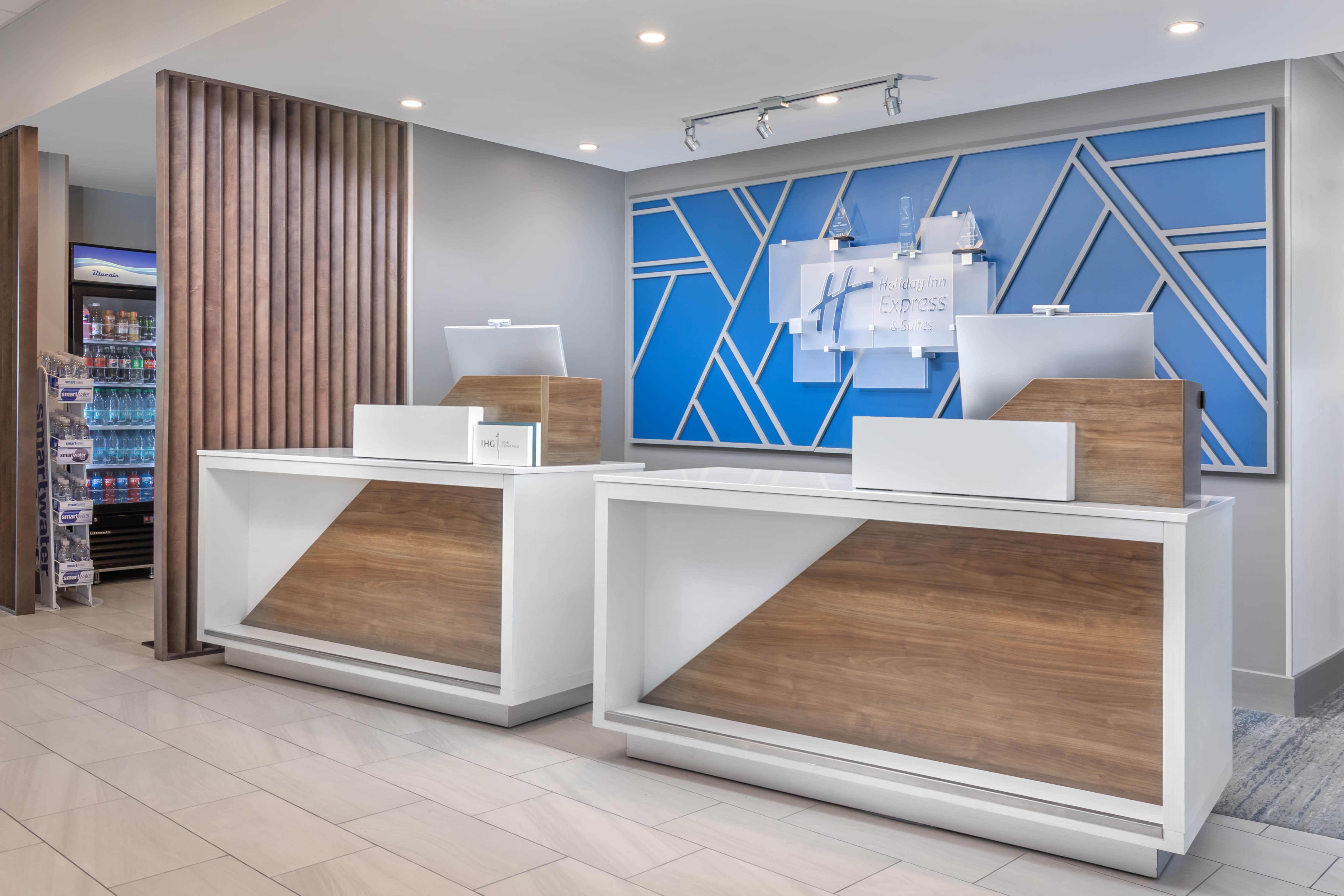 Holiday Inn Express and Suites Dry Ridge 11/63