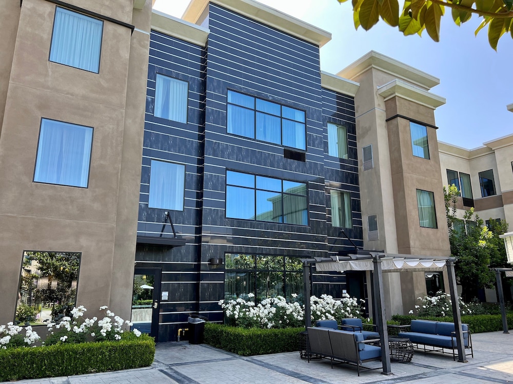 Staybridge Suites Carlsbad/San Diego 63/73