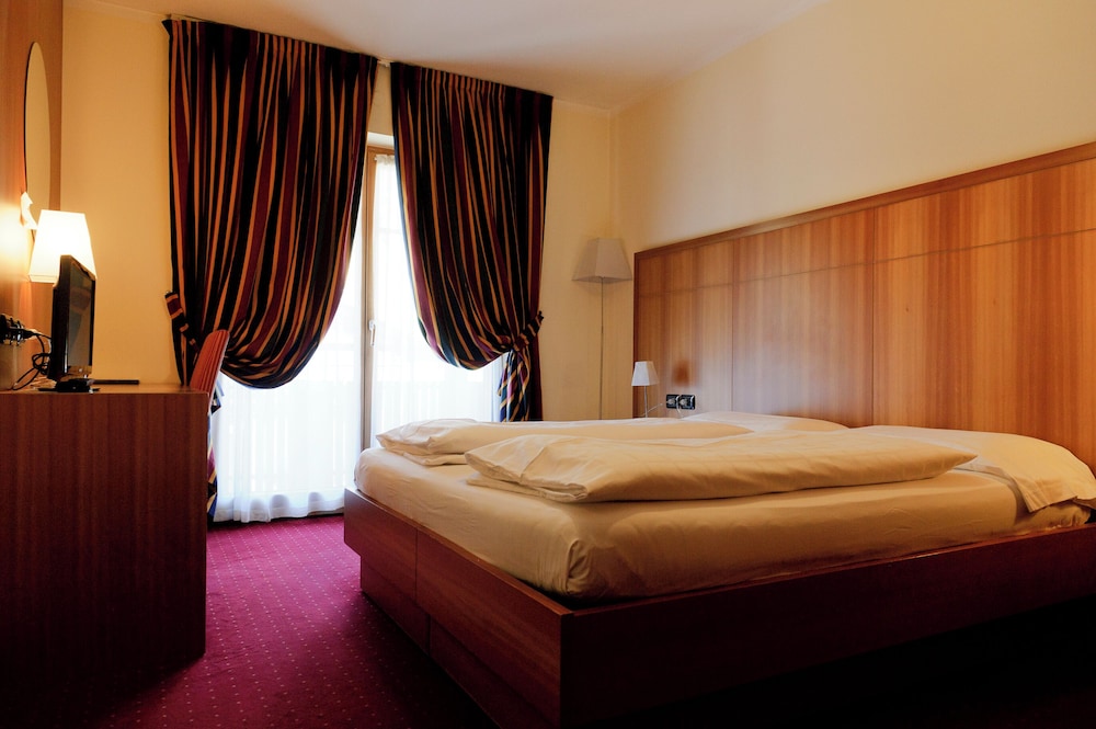 Hotel Touring 29/77