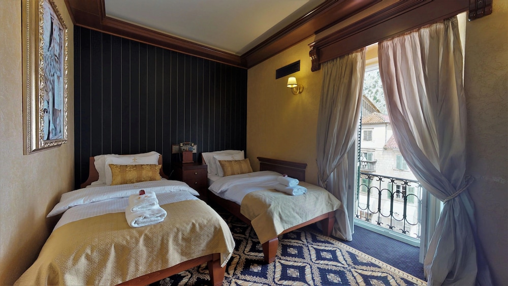 Historic Boutique Hotel Cattaro 15/60