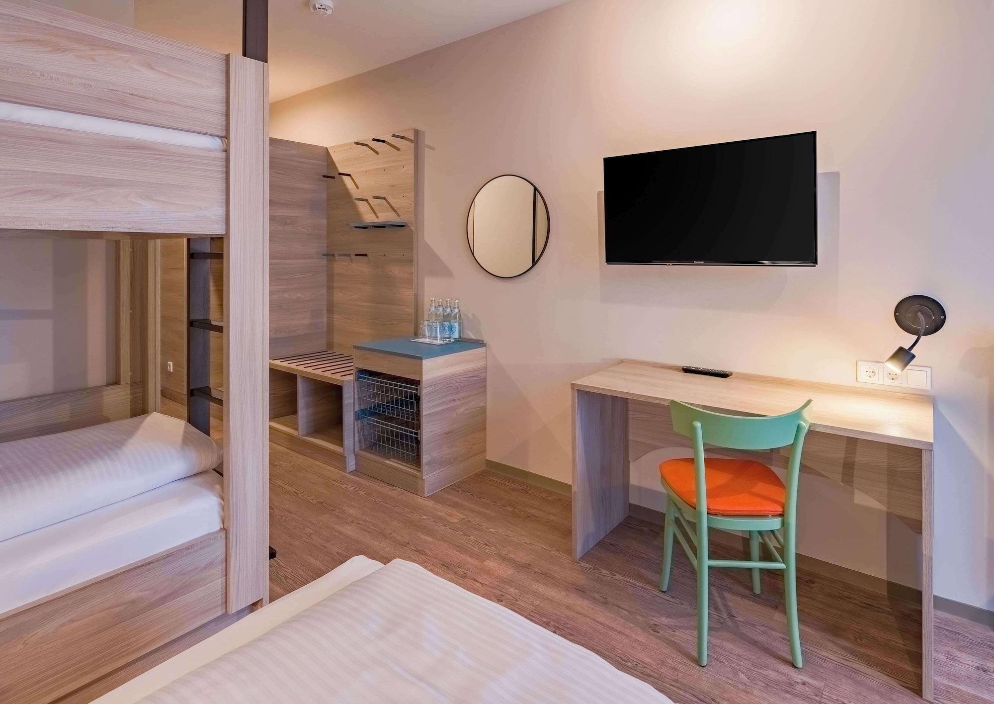 Deluxe, Multiple Beds، Ramada Encore by Wyndham Munich Messe 4/6