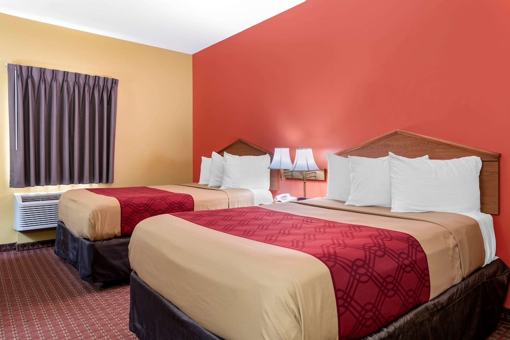 Econo Lodge Louisville Airport 19/40