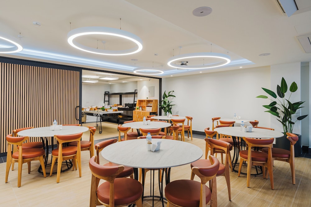 Ingate Hotel 39/50