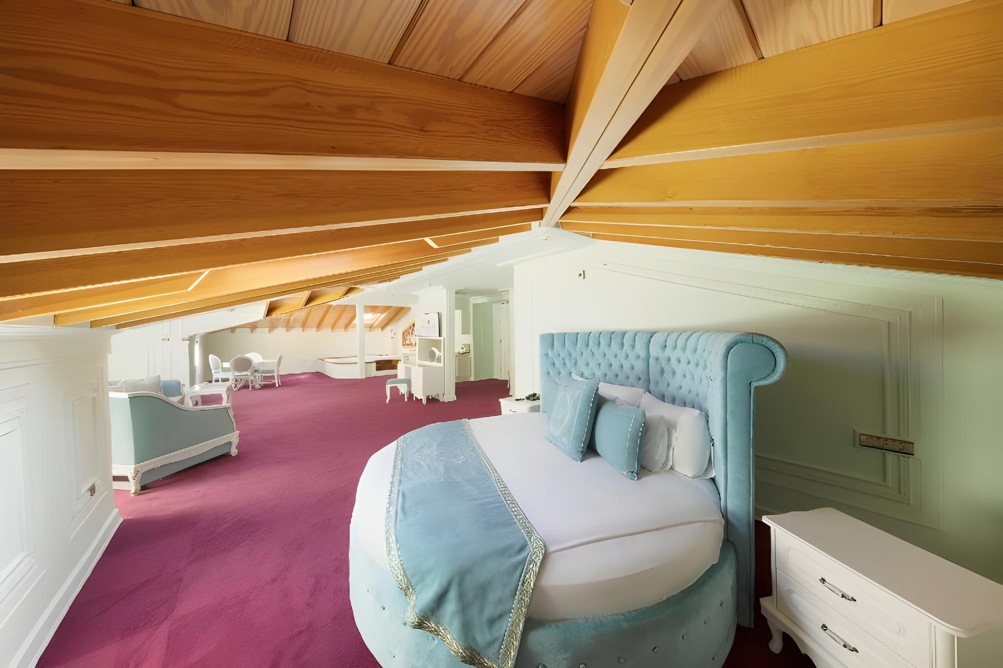 Loft, Suite, Mansion, Single Bed