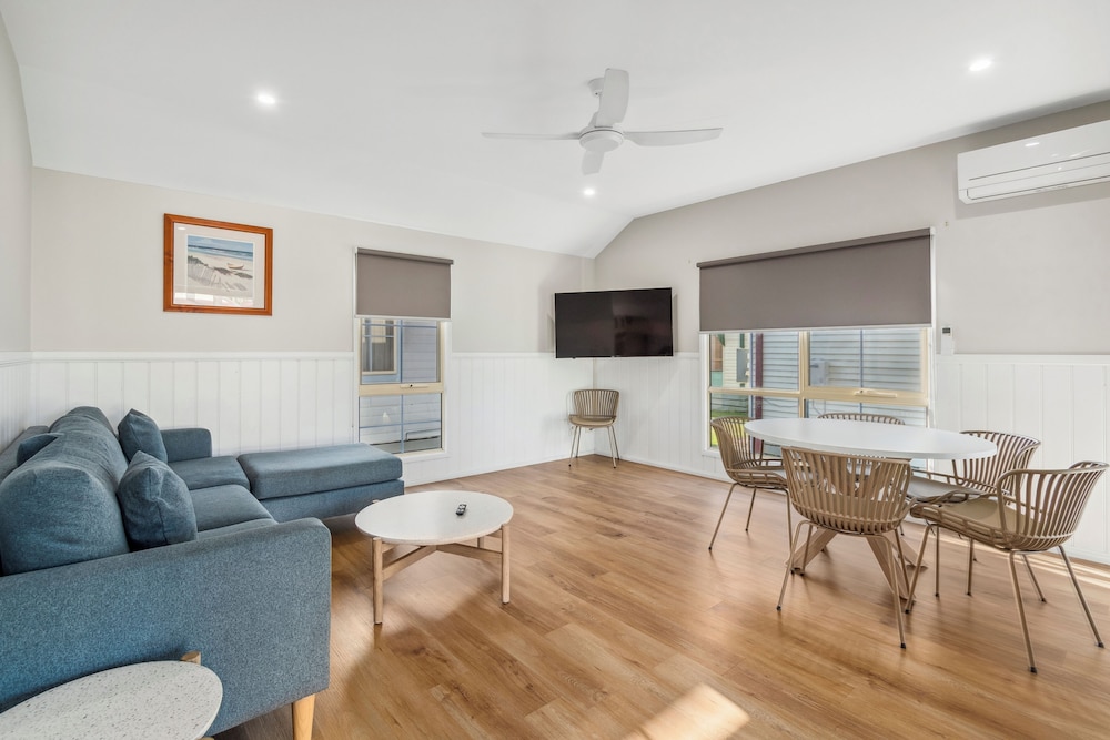 Coachhouse Marina Resort 28/50