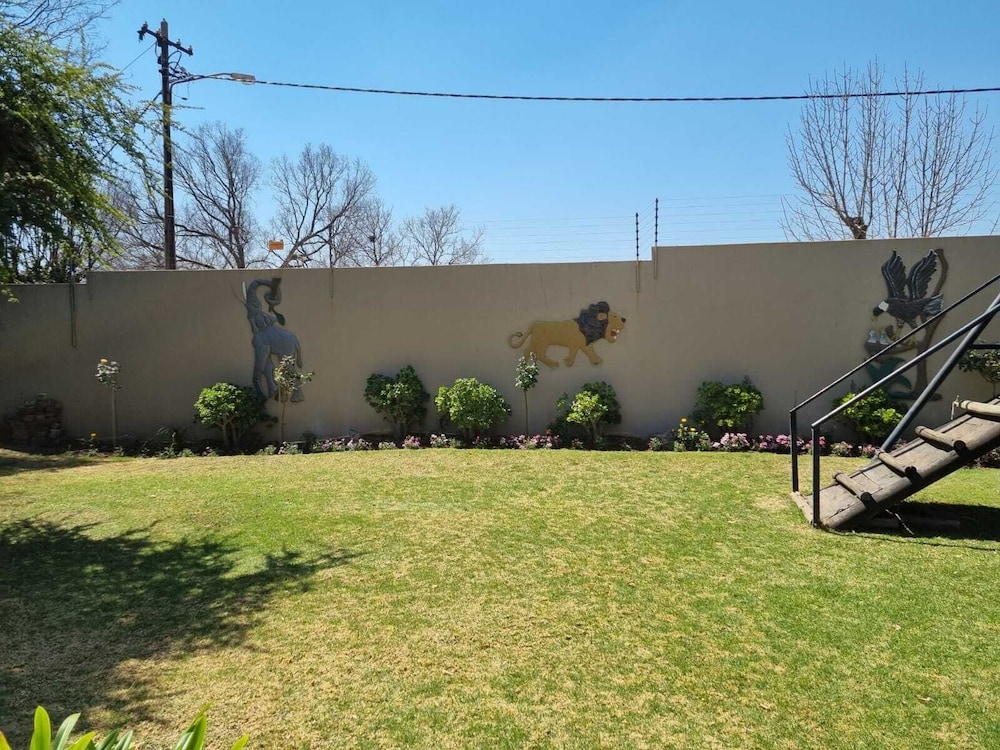 Emerald Guesthouse 60/70