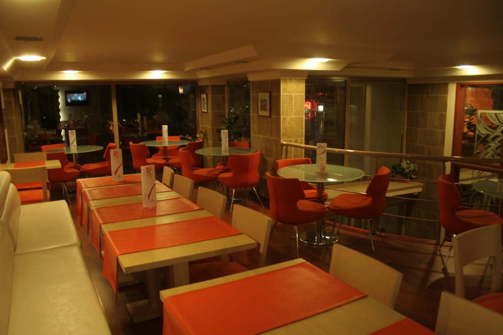 Anzac Hotel 30/39