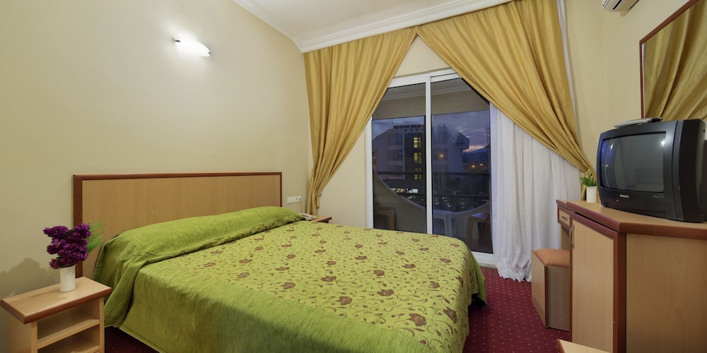 Larissa Inn 15/50