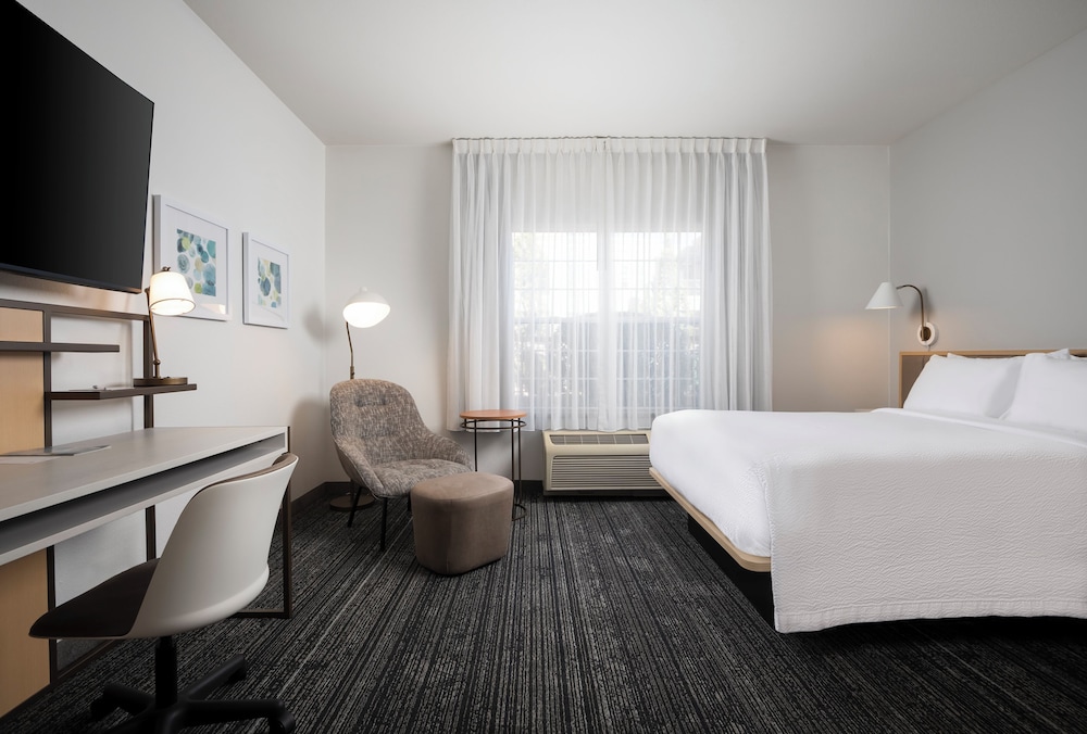 Studio, Queen Bed, Accessible