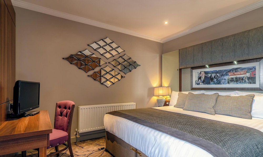 Junior Suite, Executive, Penthouse, Queen Bed