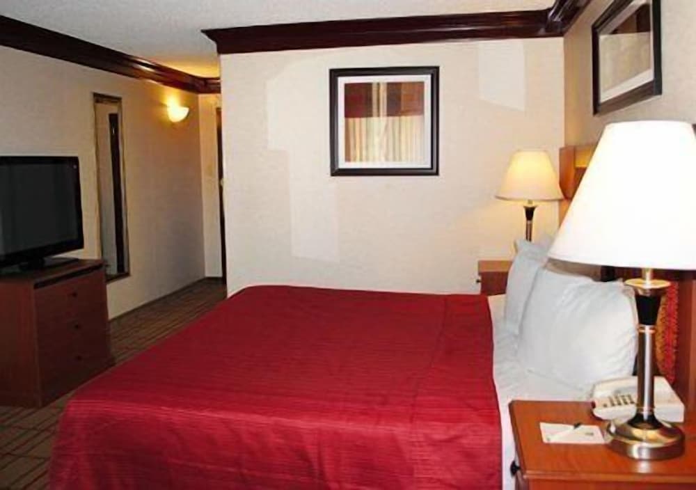 Quality Inn & Conference Center Brattleboro North 30/64