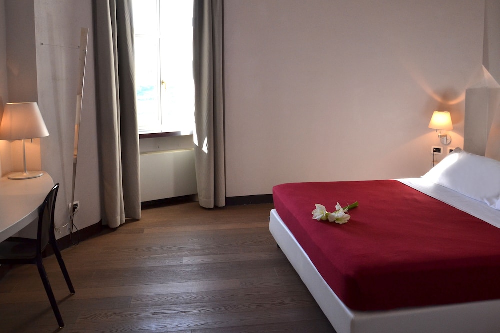 SPA, SUITE, KING BED, QUEEN BED, SOFA, CORNER