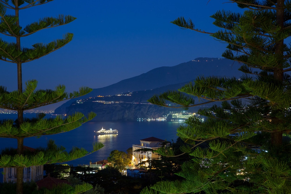 Grand Hotel Vesuvio Sorrento 64/72