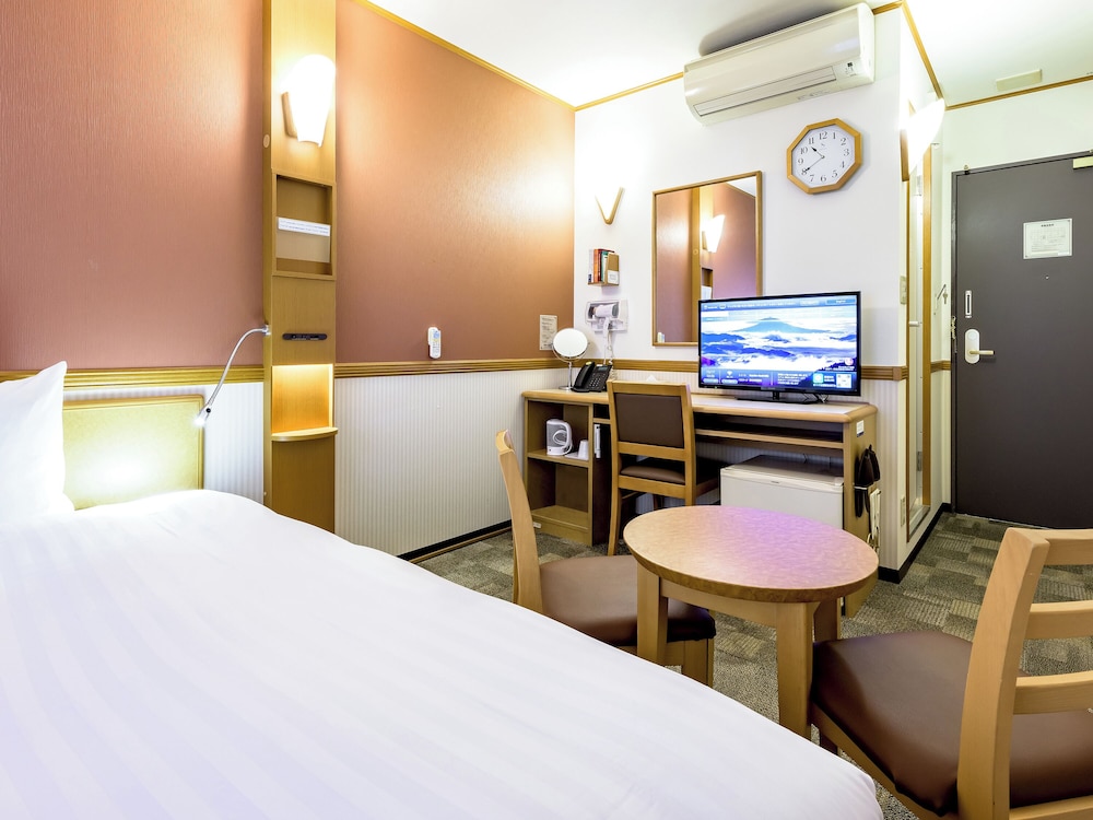 Toyoko Inn Himeji Eki Shinkansen Minami Guchi 31/63