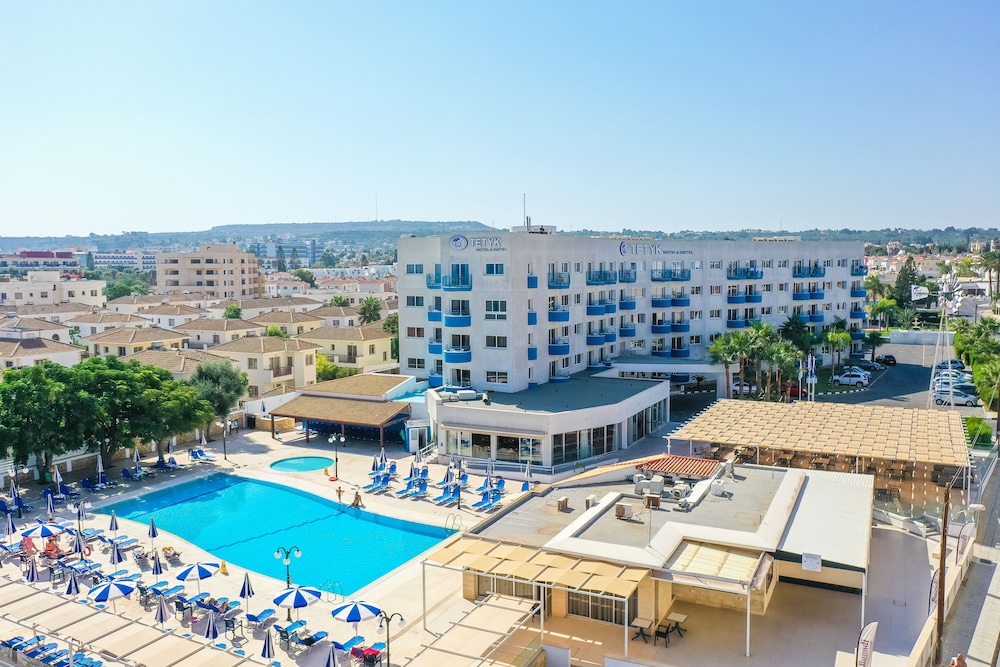 Tetyk Hotel Apts in PARALIMNI