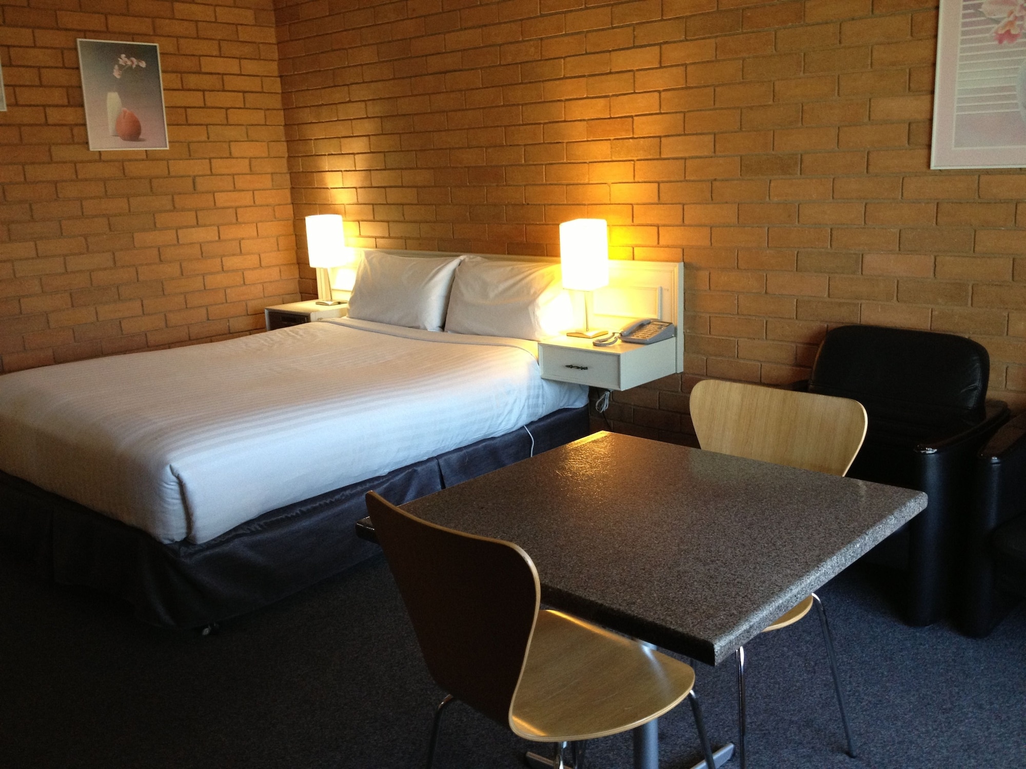 STANDARD, QUEEN BED