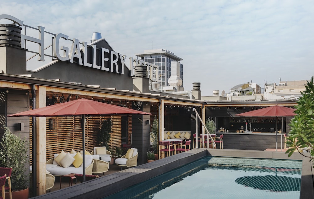 Gallery Hotel 2/75
