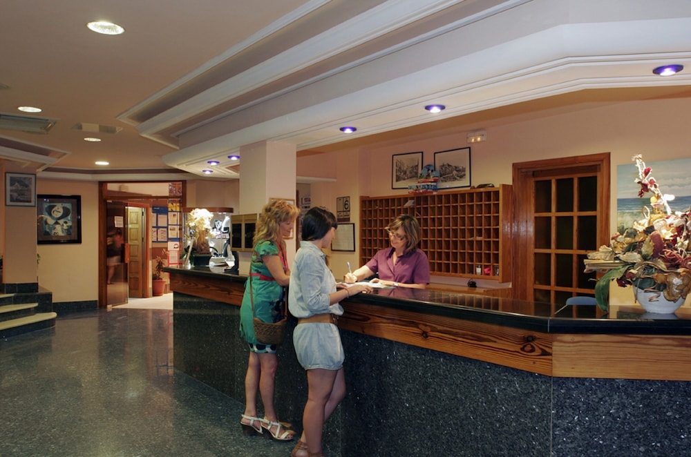 Aparthotel Nereida 2/45