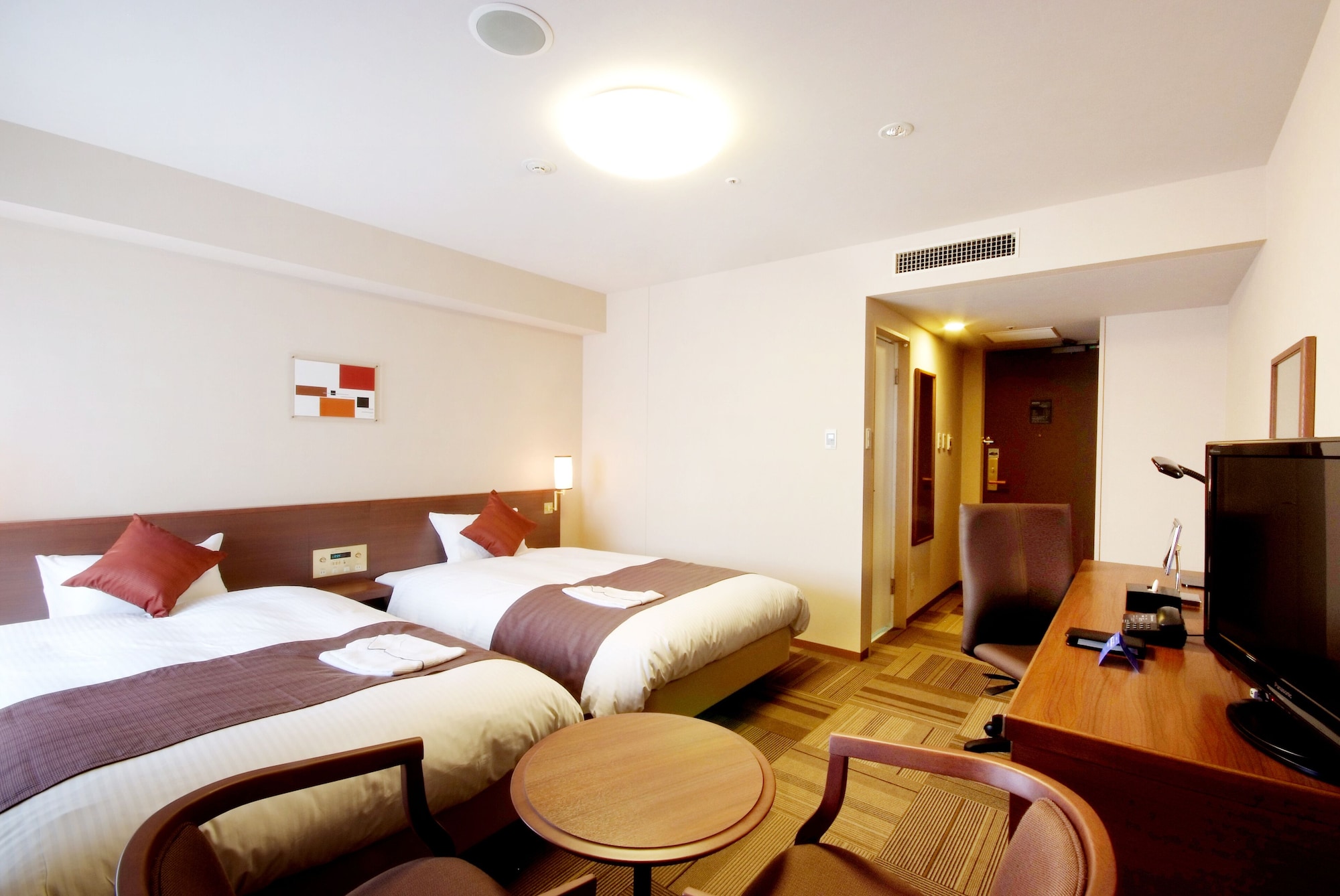 Room, Twin Beds, Smoking