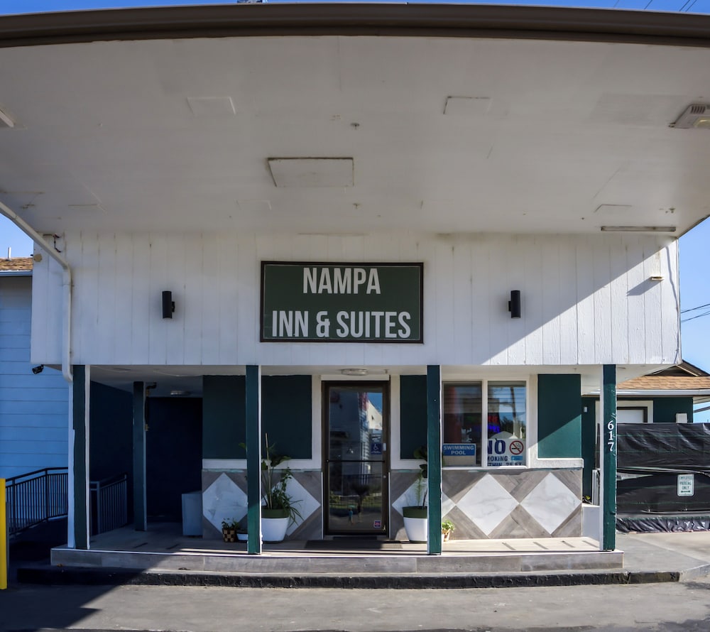 Nampa Inn & Suites 2/46