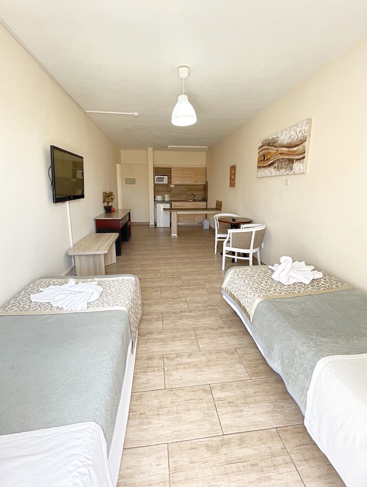 Antonis G Hotel Apartments 13/50
