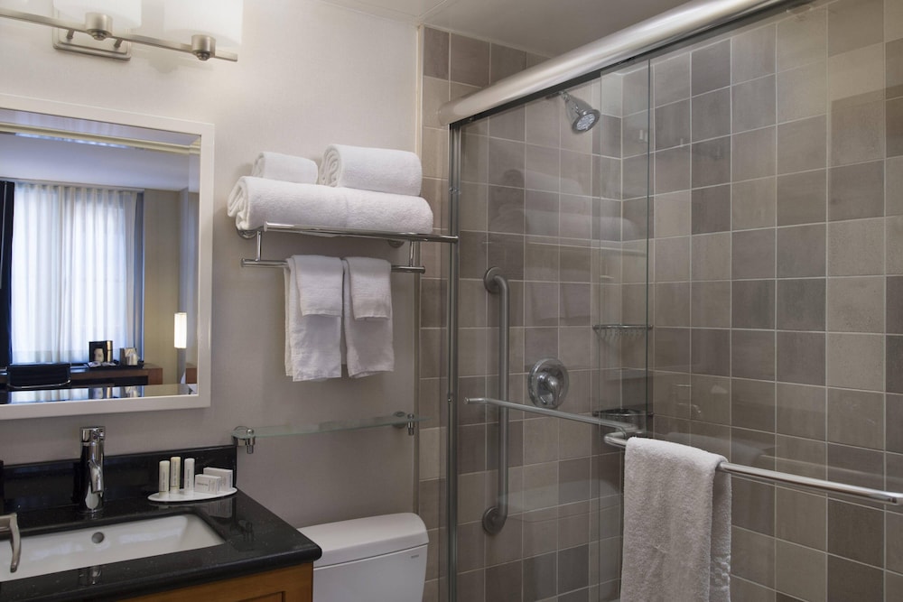 Fairfield by Marriott Inn & Suites New York Manhattan/Fifth Avenue 12/24
