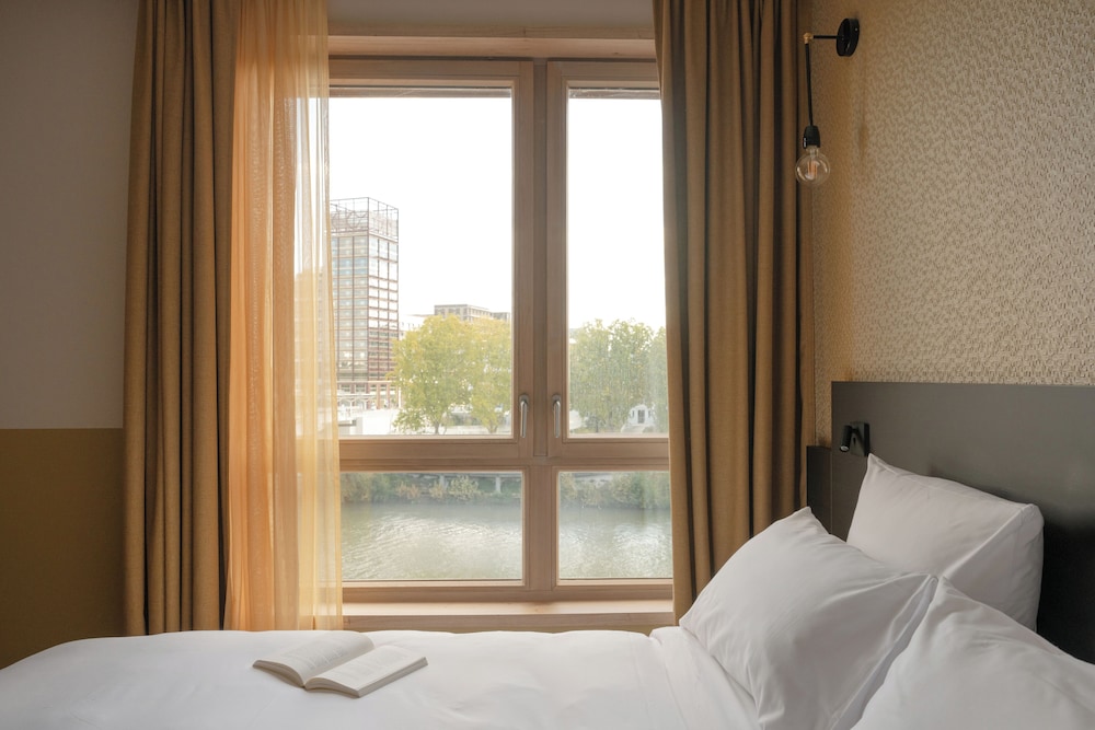 CONNECTING, SUITE, DOUBLE AND TWIN BEDS