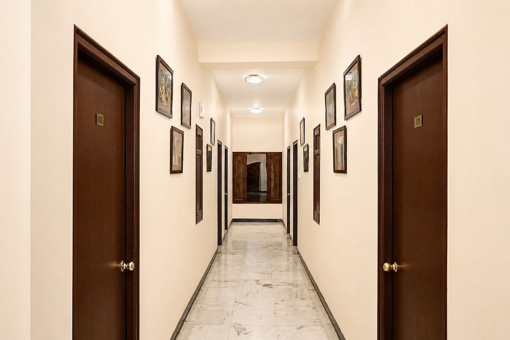 Hotel Sarovar 22/50