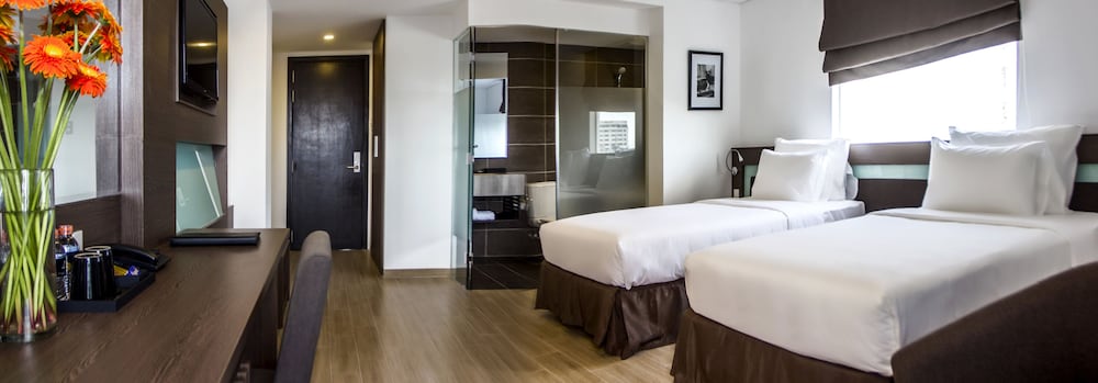 EXECUTIVE, DOUBLE OR TWIN BED, CITY VIEW, BALCONY