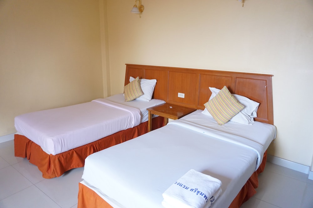 SRI CHUMPHON HOTEL 18/35
