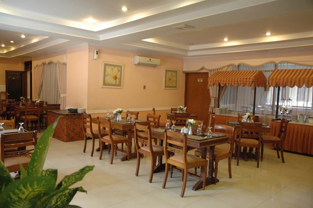 Riyadi Palace Hotel 43/61