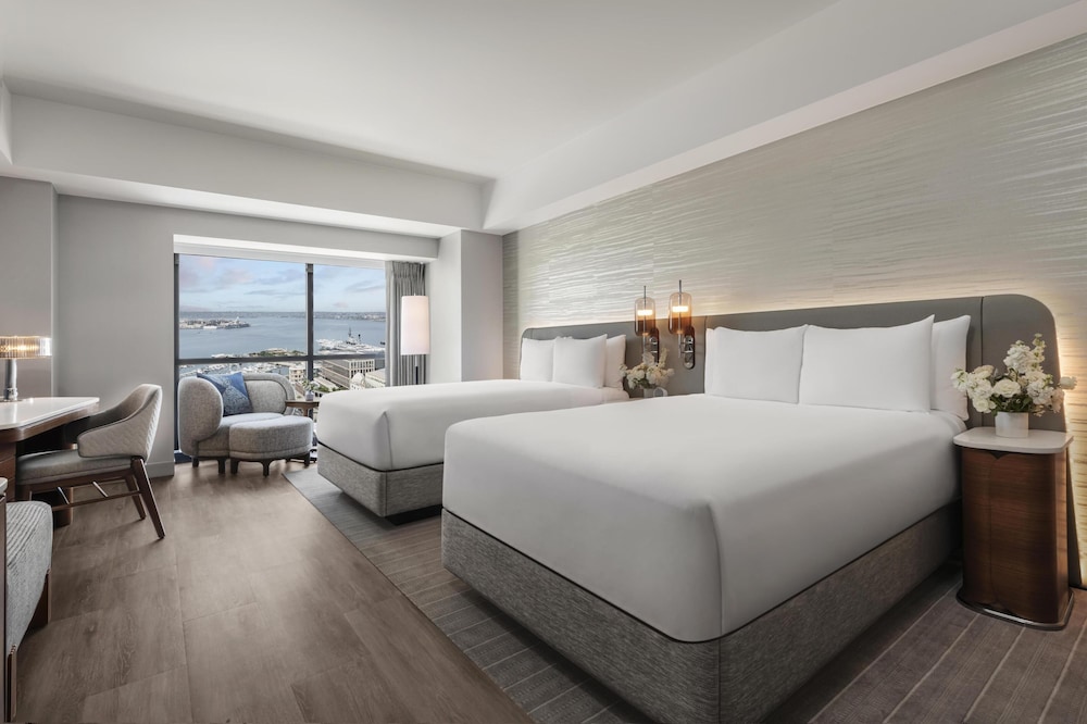 DELUXE, 2 DOUBLE BEDS, CITY VIEW