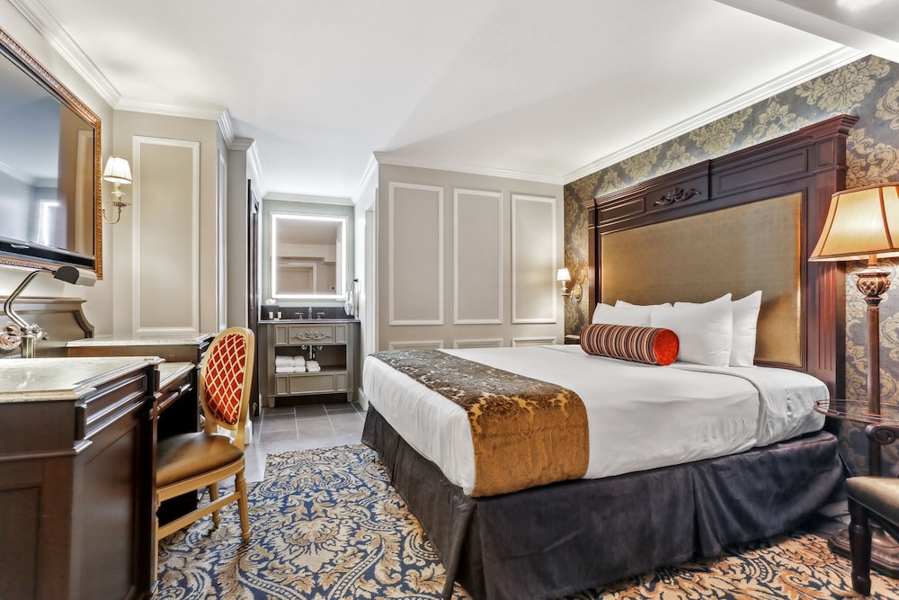 ROOM, KING BED, NO WINDOW