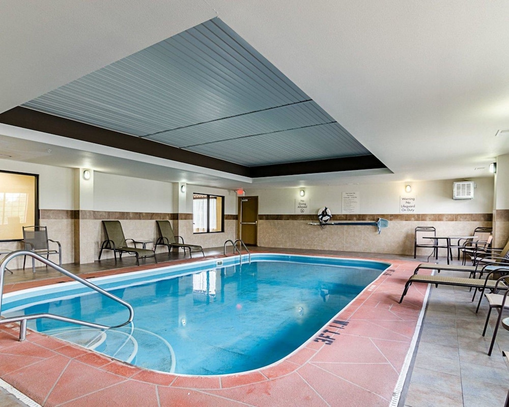 Comfort Inn & Suites Lawrence - University Area 9/49