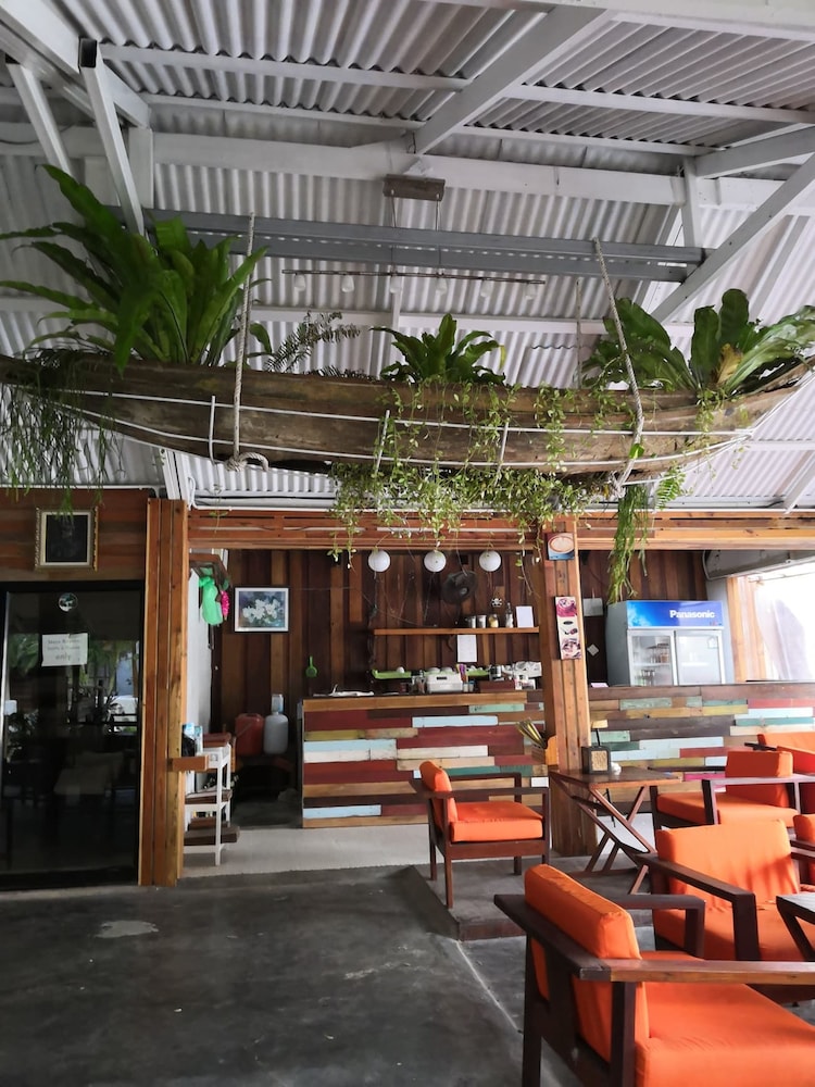 Sunshine Beach Resort 75/100