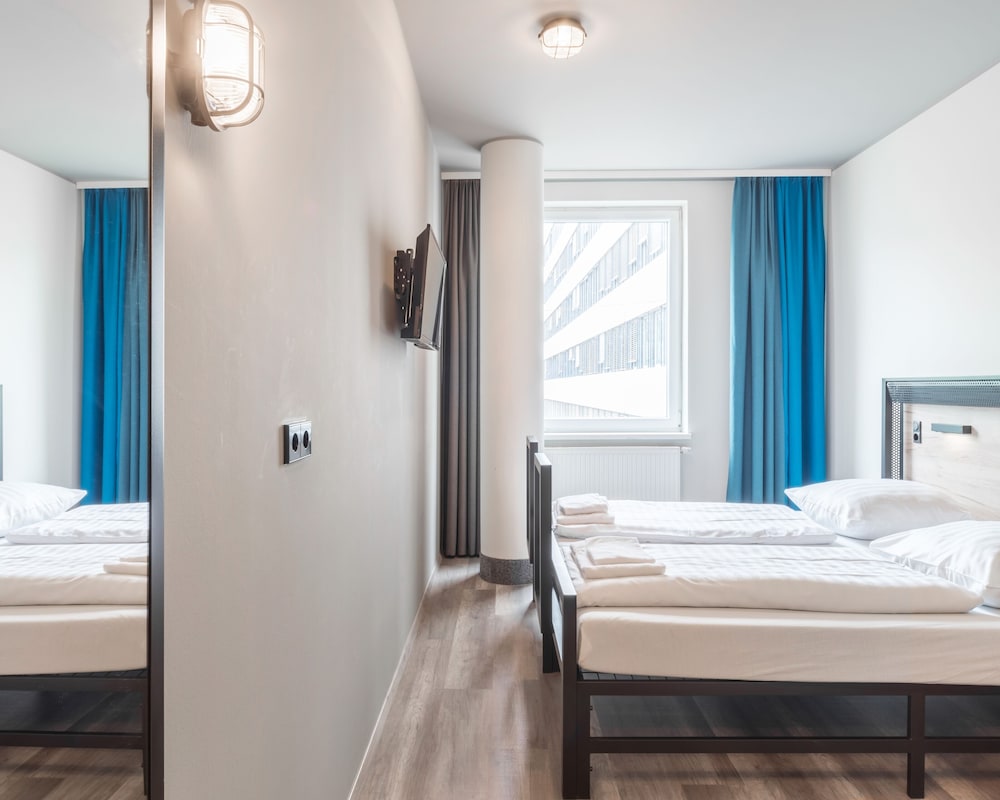 ROOM, SINGLE, TWIN BEDS