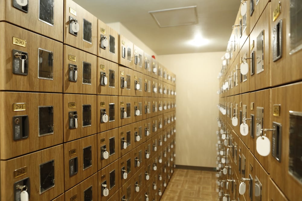 Shinjuku Kuyakushomae Capsule Hotel 3/46