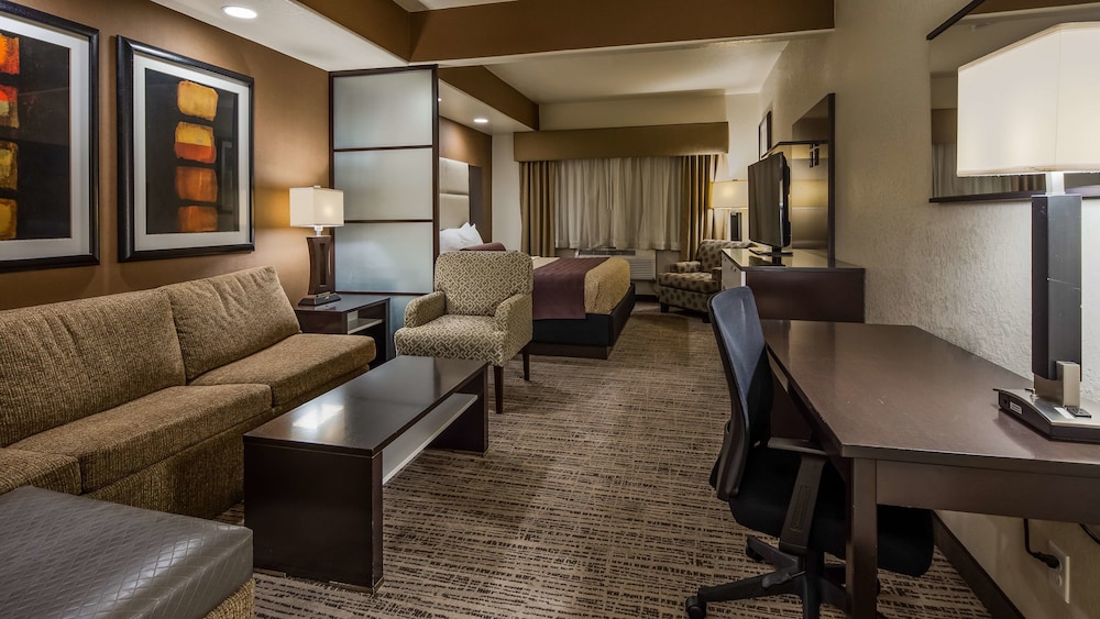 Best Western Plus Lackland Hotel & Suites 22/34