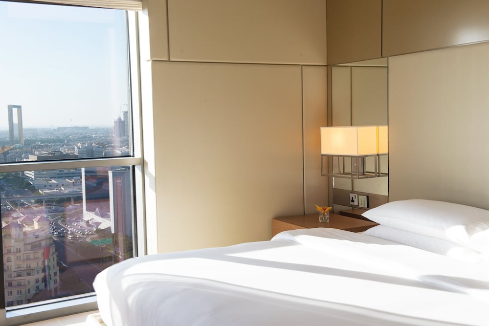 DELUXE, KING BED, LOUNGE ACCESS