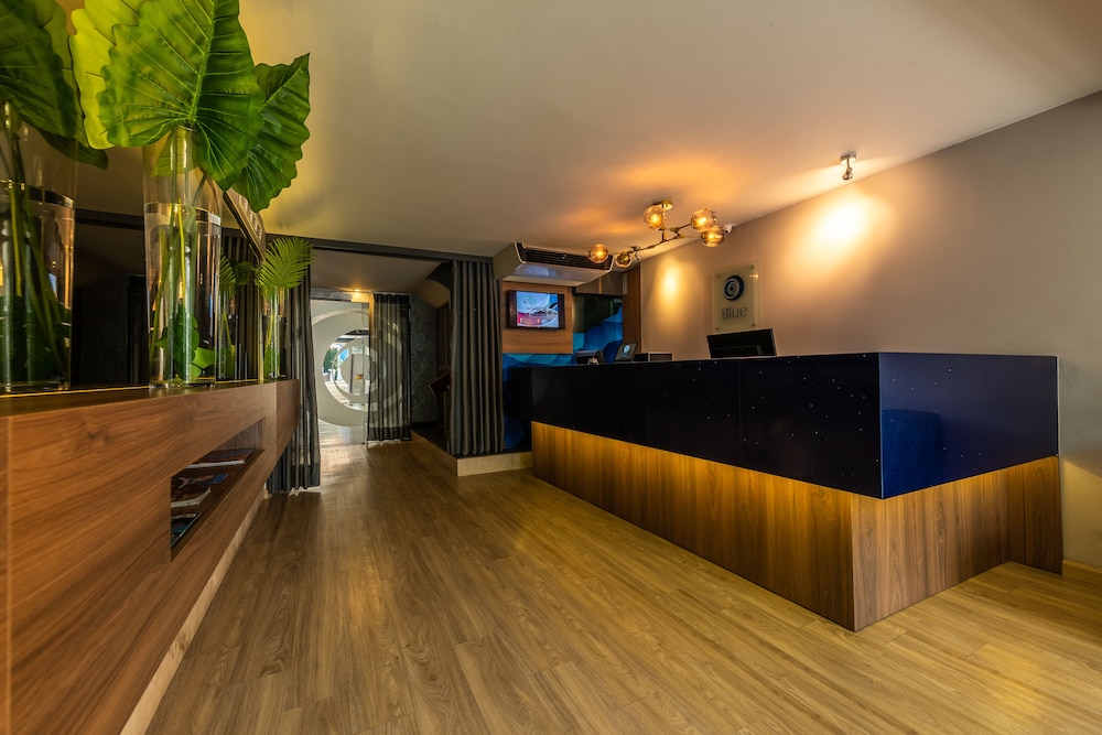 HOTEL BLUE CONCEPT 8/65