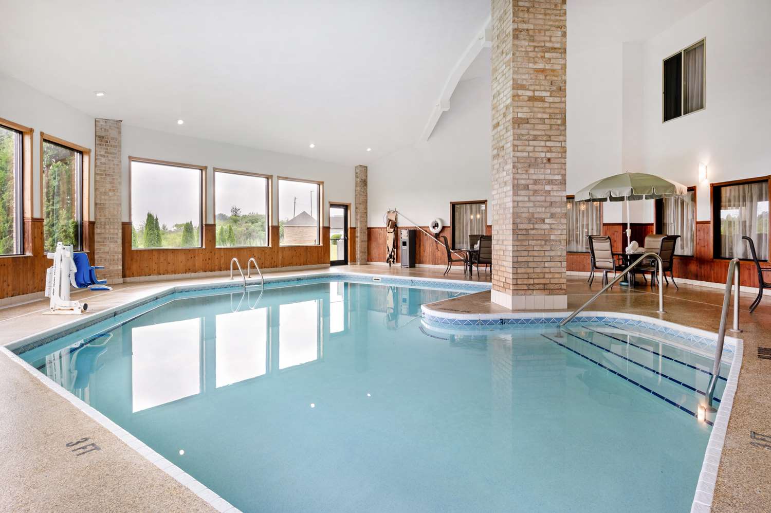 Best Western Plus Howe Inn 23/36