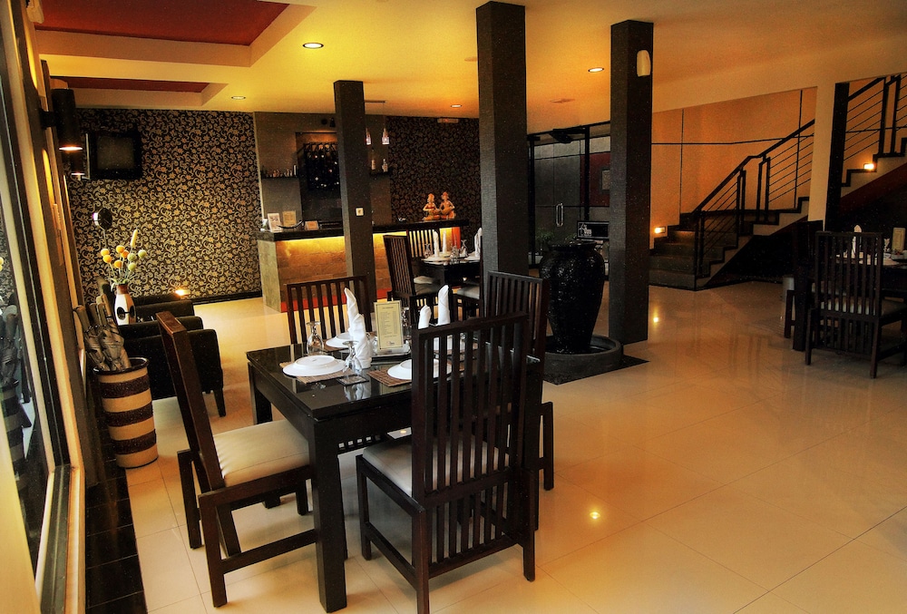 Puri Chorus Hotel 49/57
