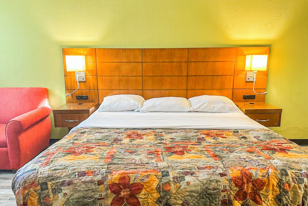 ROOM, KING BED