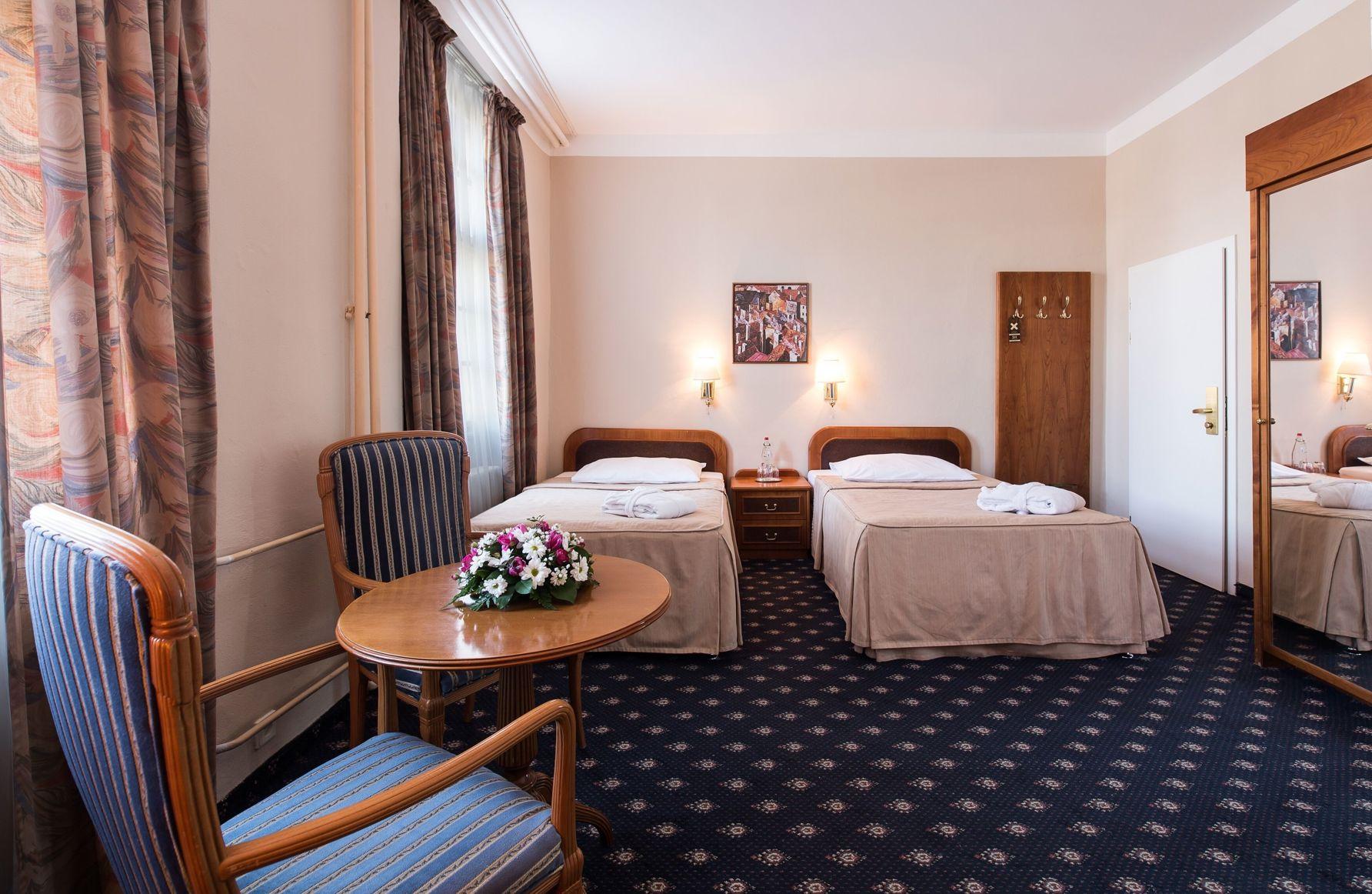 غرفة سوبيريور بسرير مزدوج وسريرين منفصلين، Pytloun Old Armoury Hotel Prague 2/2
