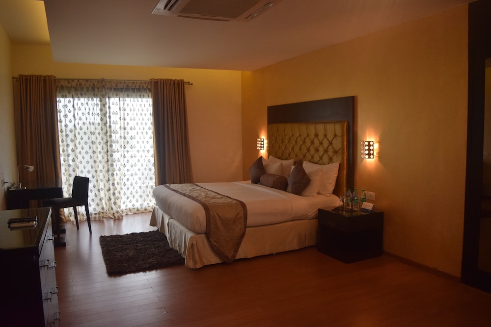 Clarks Exotica Convention Resort Spa 19/70