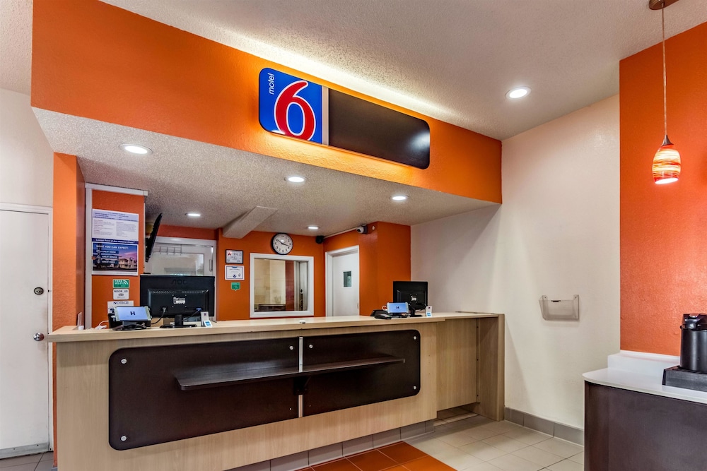 Motel6 Raleigh, NC Cary 8/54