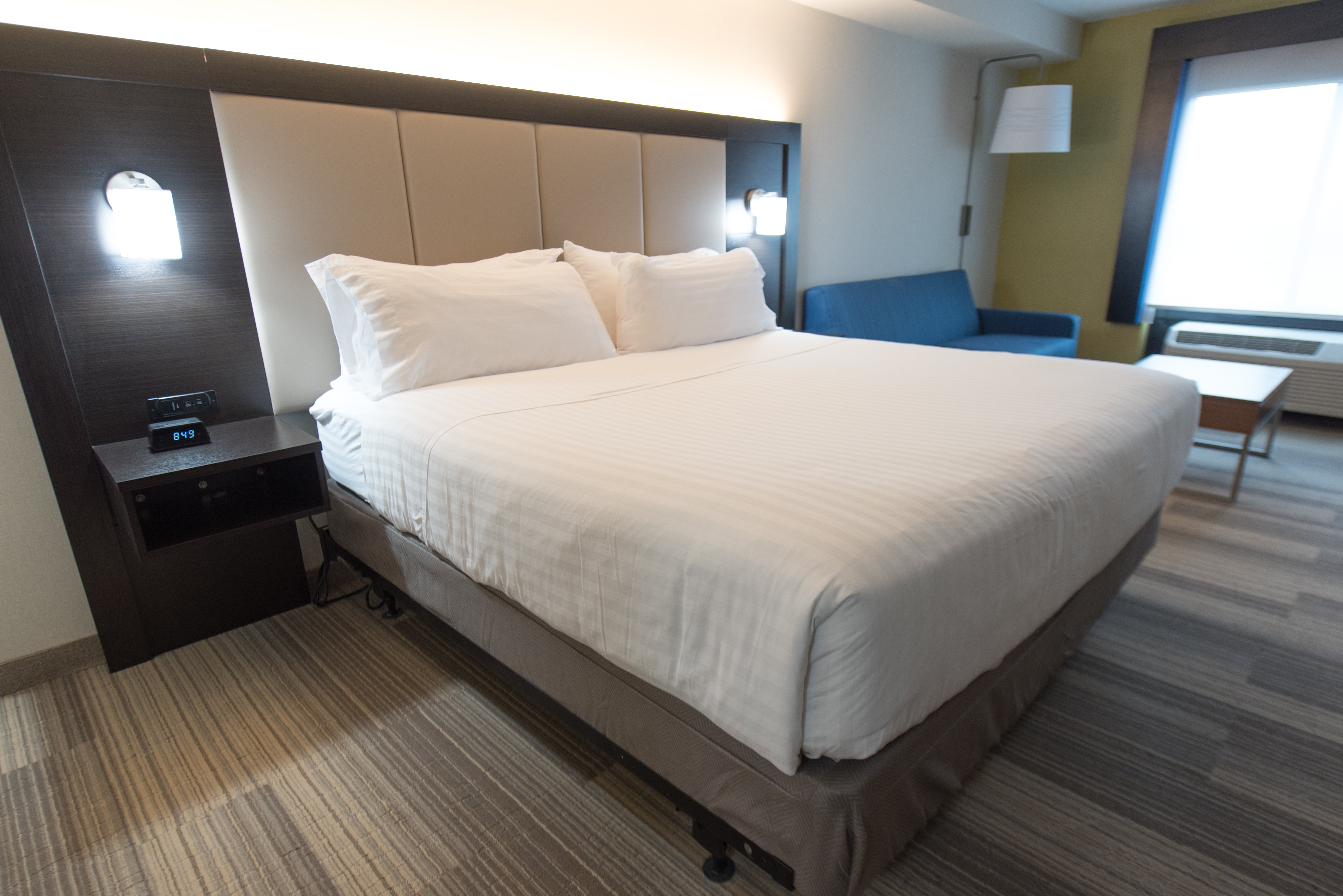 Holiday Inn Express & Suites North East (Erie I-90 Exit 41) 11/60