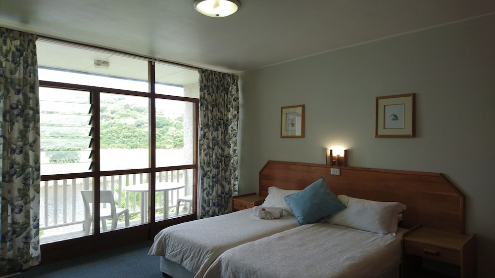 Fairy Knowe Backpackers 4/30