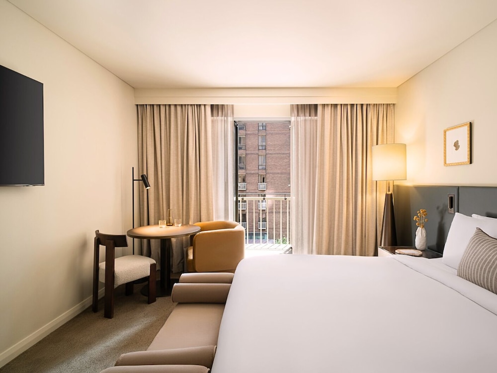 LUXURY, KING BED